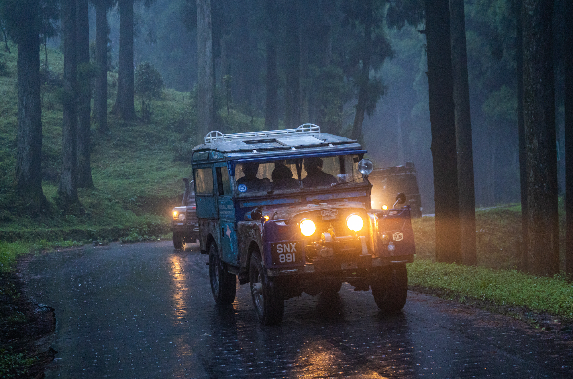 Alex Bescoby: The Last Overland – Land Rover Adventure from Singapore to London